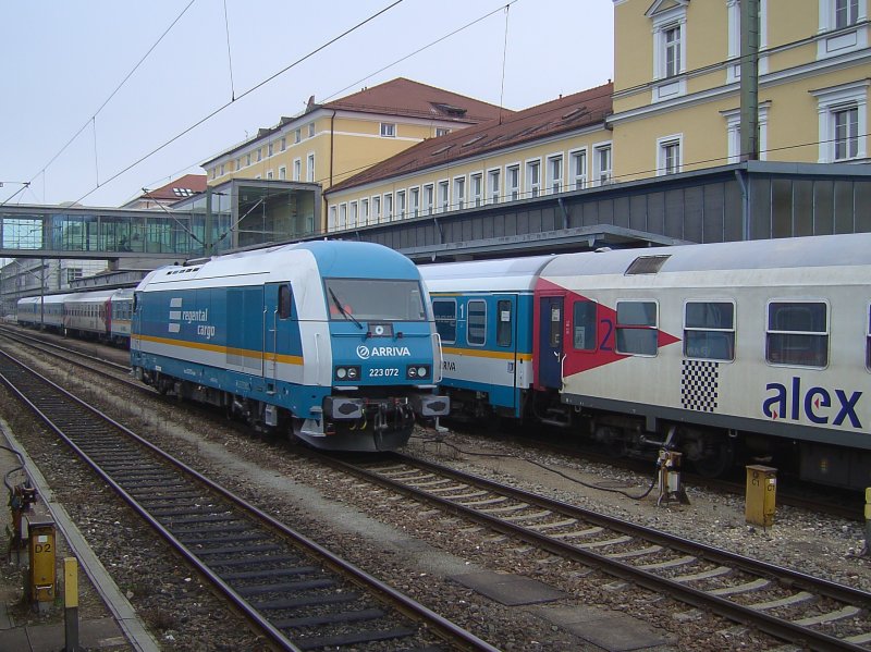 Die 223 072 am 29.12.2007 in Regensburg HBF beim Umspannen der Lok von dem ALEX von Hof auf den ALEX nach Prag.