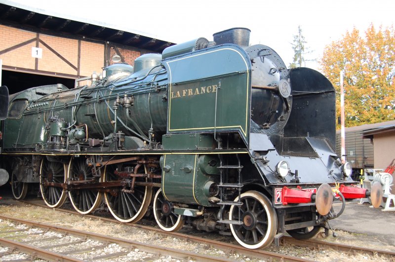 Die 231 K aus der N�he. 2700PS entwickelt diese elegante Maschine