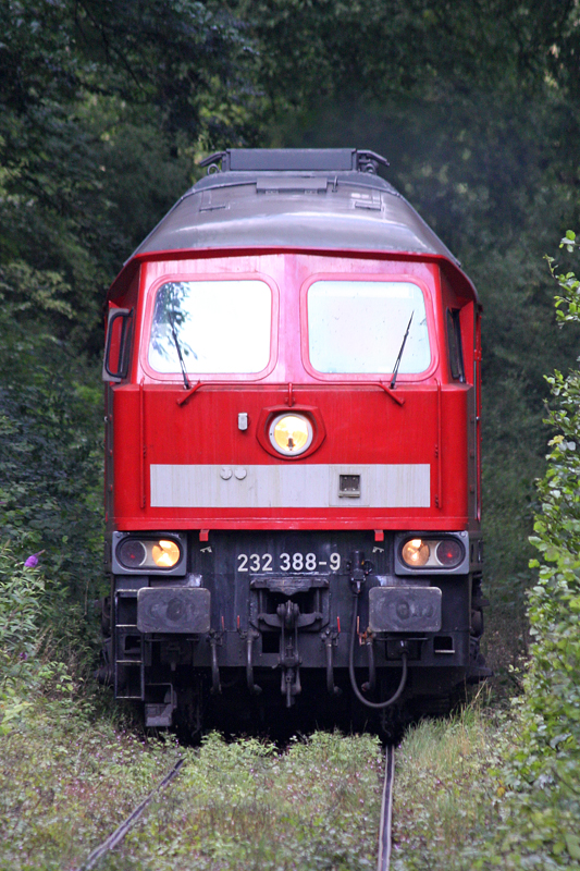 Die 232 388-9 bei der Einfahrt ins Rheinkalk Werk Wlfrath