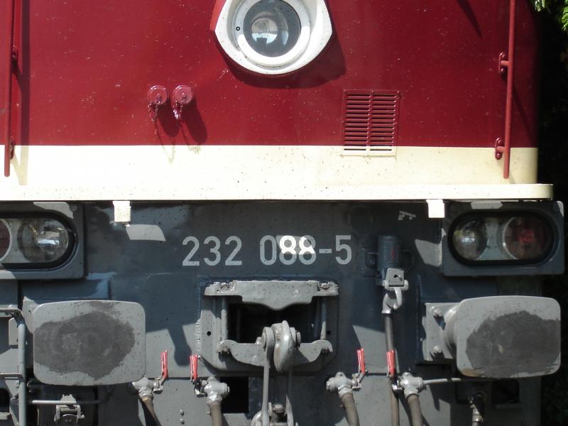 Die 233 088-5 stand in Wetzlar auif dem Anschlussgleris der Fa. Kreilich, im Prinzip auf dem Parkplatz  Bahnhof Nord !