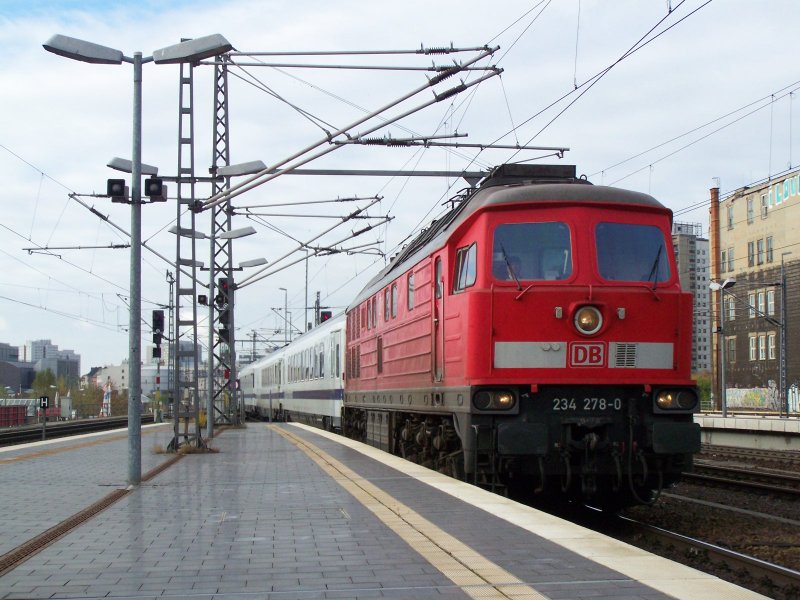 Die 234 278-0 zog am 30.Oktober 2007 den Berlin-Warschau-Express in den Bahnhof Berlin-Ostbahnhof ein.