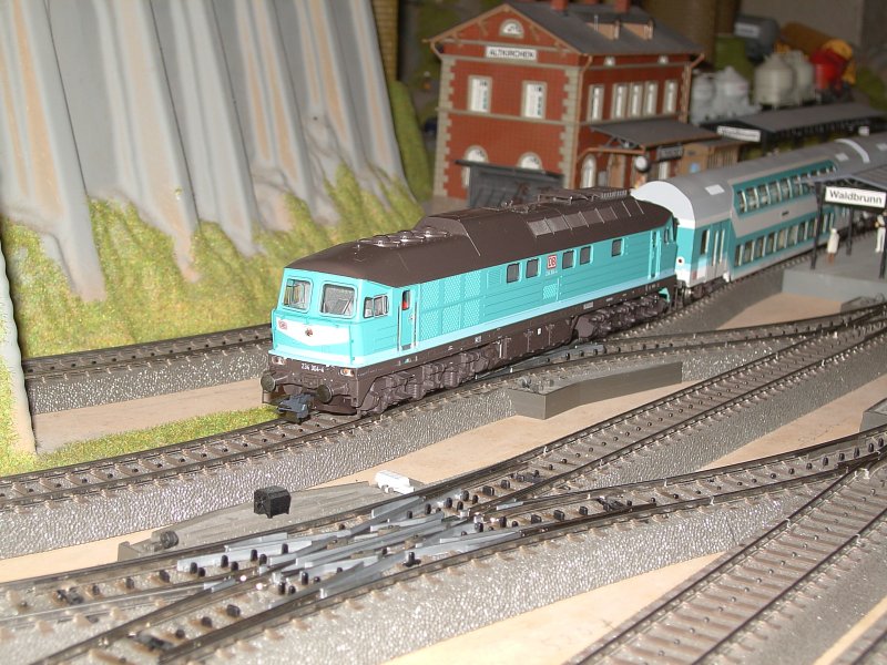 Die 234 304 vor einem Regionalexpress.