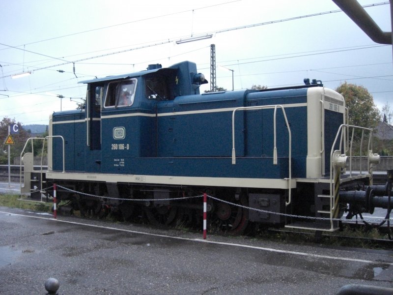 Die 260 106-0 im Bahnhof von Bad Endorf am 18.10.2009. Die Lok wurde
als Hilfslok bei den Dampftagen der Lokalbahn Bad Endorf-Obing ab dem
Bahnhof Halfing eingesetzt.