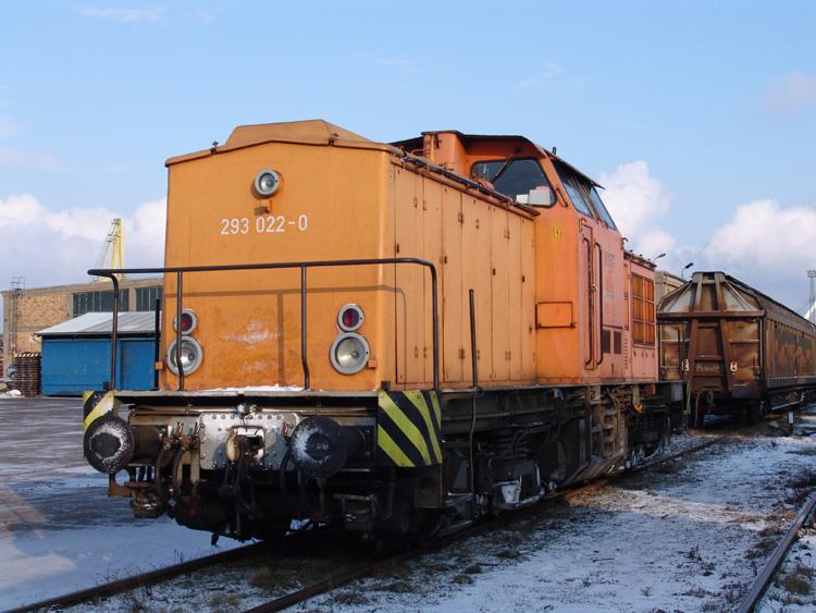 Die 293 022-0 der Firma MTEG abgestellt im Seehafen Rostock.Aufgenommen am 11.03.06
