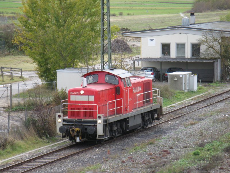 Die 294 629-1 beim Immendinger Bahnhof aufgenommen am 26.10.09.