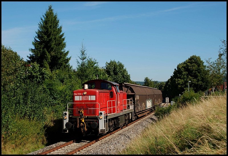 Die 294 729 bringt den  Brenzbahngterzug  (Mo bis Fr) von Aalen nach Giengen(Brenz). Aufgenommen am 07.August 2008 bei Heidenheim-Schnaitheim.