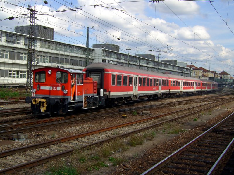 Die 335 154 am 26.08.2008 beim Abrangieren einer N-Wagengarnitur zur Waschanlage in Regensburg Hbf. 