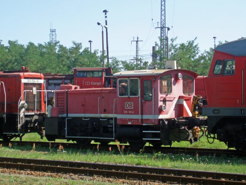 Die 335 161-6 steht am 07.08.08 abgestellt am AW Cottbus .(Von der Strae aus fotografiert)