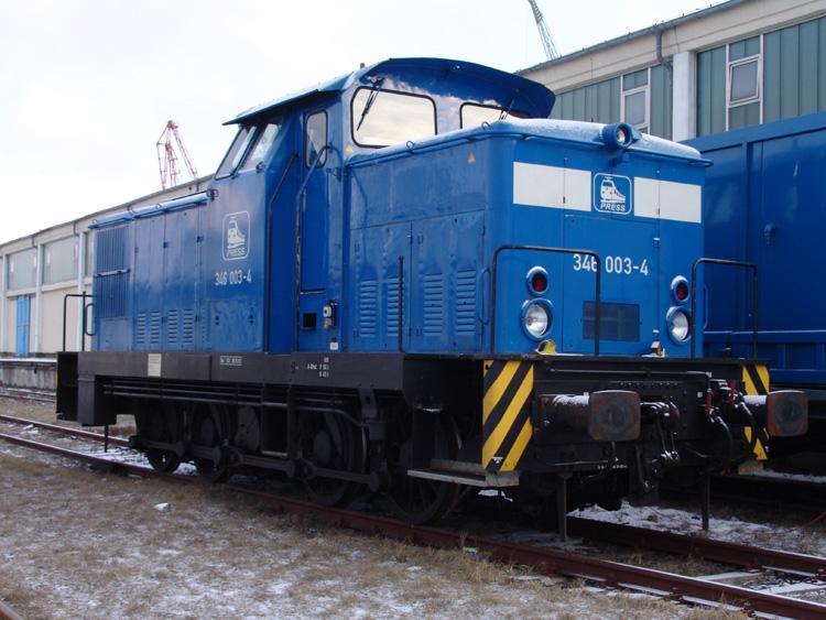 Die 346 003-4 wartet auf ihren nchsten Einsatz im Rostocker Seehafen.Aufgenommen am 11.03.06