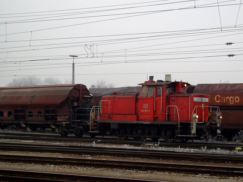 Die 362 805 am 21.12.2007 bei Rangierarbeiten in Landshut Hbf. 