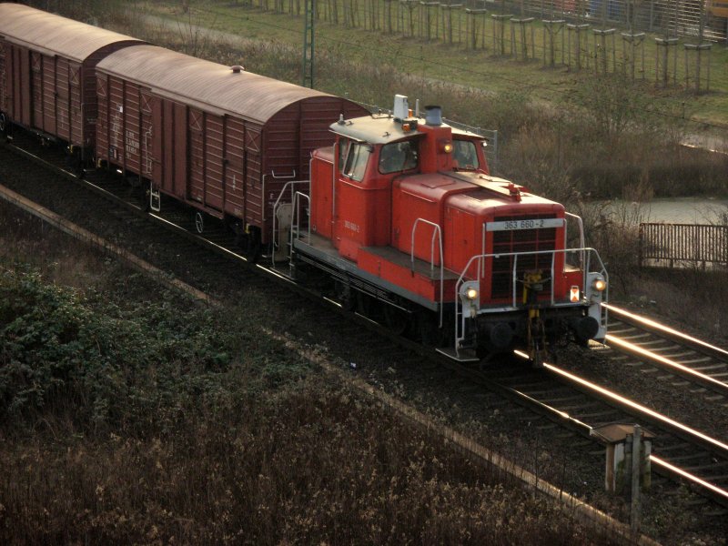 Die 363 660-2 mit einem Gterzug am 04.01.2008 bei Herne-Eickel