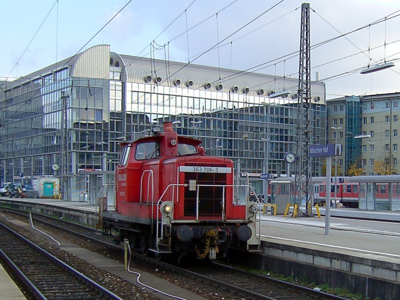 Die 363 706 am 31.10.2007 bei Rangierarbeiten in Mnchen Hbf. 