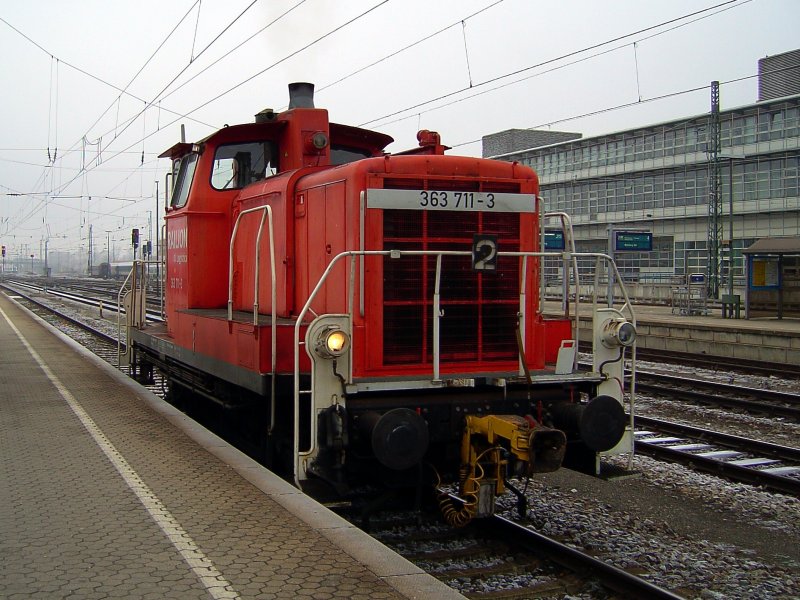 Die 363 711 am 21.12.2007 bei Rangirrarbeiten in Regensburg Hbf. 