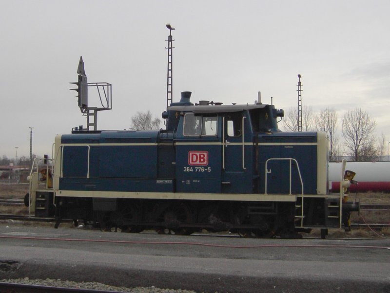 Die 364 776 der Sdostbayernbahn am 04.02.2008 abgestellt in Mhldorf auf Gleis 8