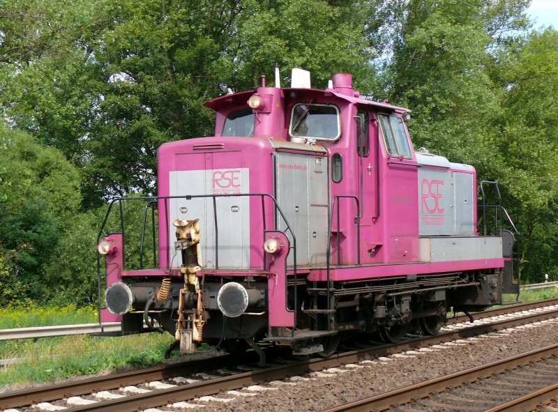 Die 364-CL428 der RSE fuhr mir am 30/07/2009 in Leubsdorf vor die Kamera. Persnlich sehe ich diese Baureihe ganz gerne, nur bei der Farbe htte ich wohl eine andere Wahl getroffen. 