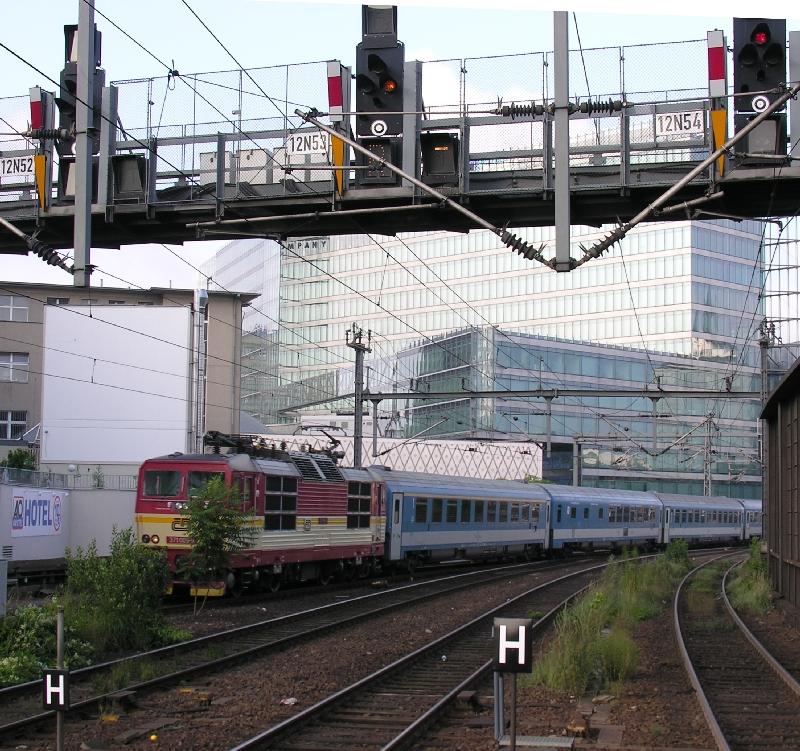 Die 371005 am 16.7.2005 in Berlin Zoologischer Garten.