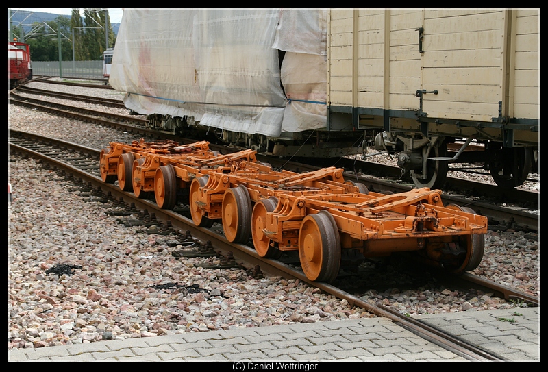Die 4 Rollb�cke zum Aufbocken von Wagen mit einer Spurweite von 1435 mm im Betriebshof Edingen, 4. Oktober 2009.