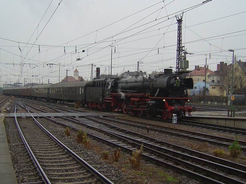 Die 41 018 am 09.12.2007 in Regensburg HBF mit dem Dampfsonderzug von Nrnberg nach Regensburg. 