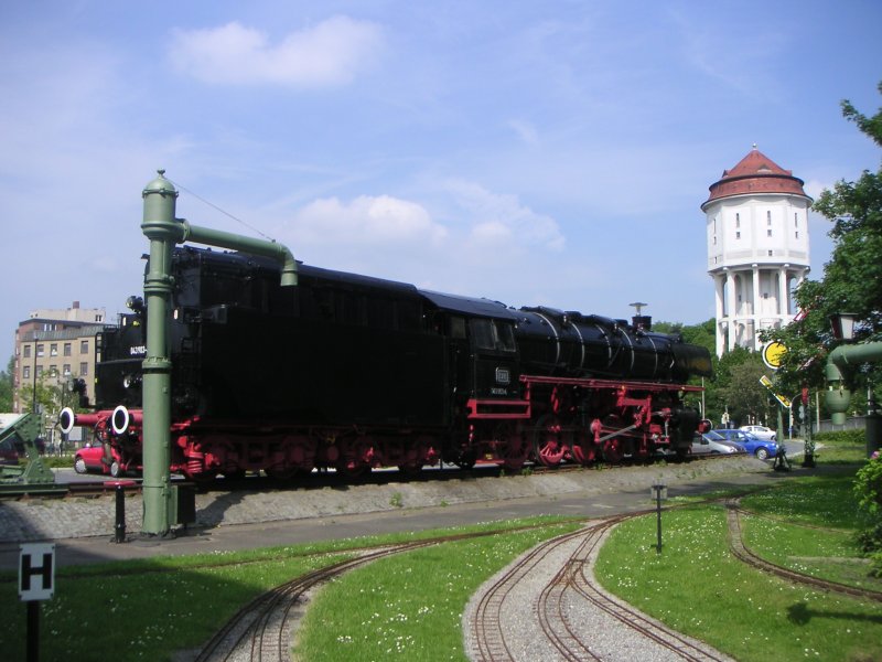 Die 43 903-4 am 25.5.2007 auf dem Bahnhopfsvorplatz Emden.