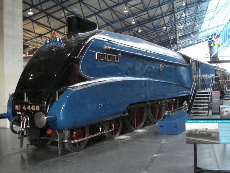 Die 4468 (LNER Class A4)  Mallard  ist neben dem  Flying Scotsman  wohl die bekannteste Schnellzuglokomotive des Vereinigten Knigreichs. Am 3 Juli 1938 stellte sie mit 126 mph (201,6 km/h) einen neuen Weltrekord fr Schlepptenderlokomotiven auf. Zu sehen ist sie heute im National Railway Museum in York.