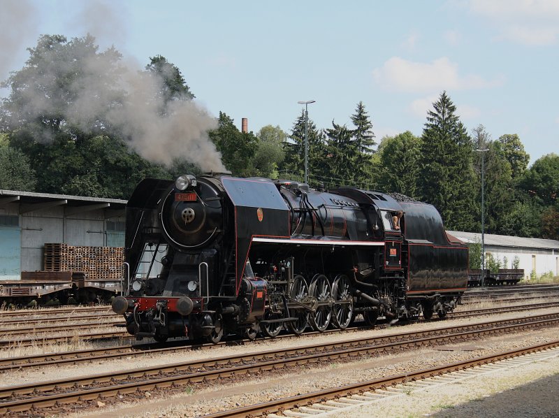 Die 475 111 am 15.08.2009 bei einer Rangierfahrt in Furth im Wald.