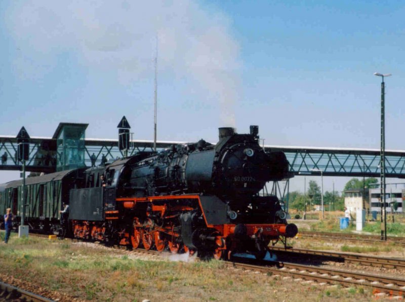 Die 50 0072 am 11.09.1999 beim Bahnhofsfest in Mhldorf. (Eingescanntes Foto)  