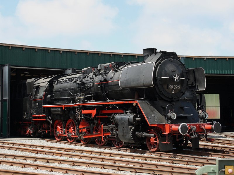 Die 50 3519 am 31.05.2009 ausgestellt in Ampflwang vor dem Lokschuppen. (Museum ffentlich zugnglich)