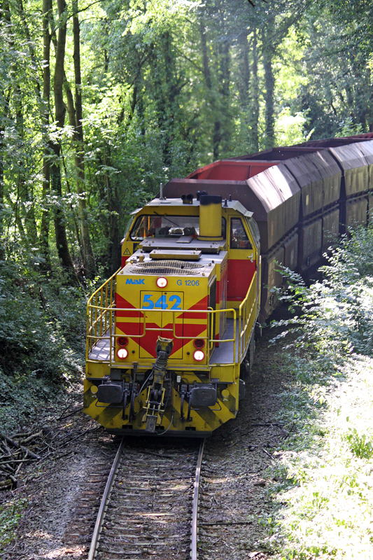 Die 542 mit einen leeren Schotterzug auf dem weg nach Rheinkalk Wlfrath, am 18,08,09