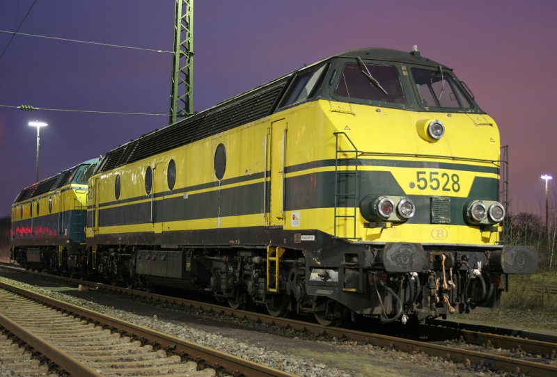 Die 5528 der Belgier in absolut perfektem Licht, selbst der Hintergrund hatte an diesem Abend etwas besonderes, aufgenommen in Aachen West am 07.03.2009