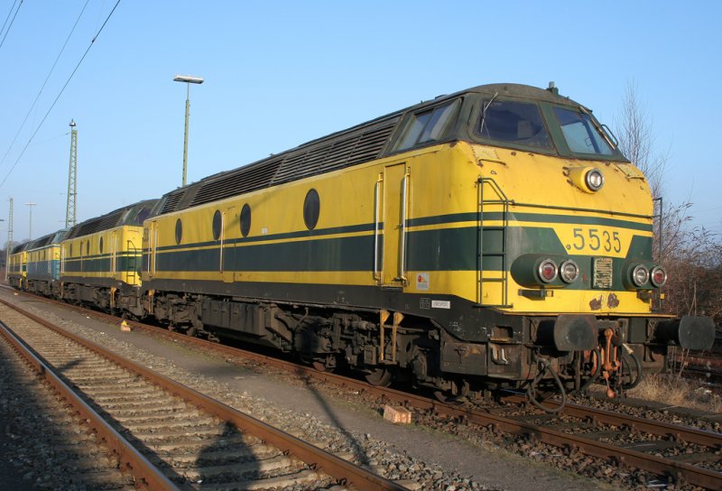 Die 5535 der Belgier steht mit 4 anderen BR55 in Aachen West am 30.01.2009