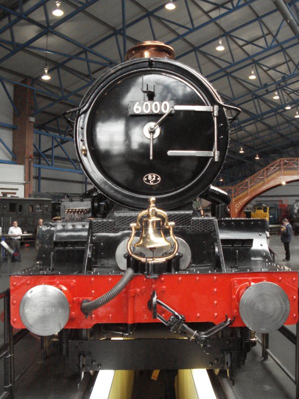 Die 6000  King George V  der Great Western Railway (GWR)erhielt die markante Glocke auf der Pufferbohle anlsslich eines USA-Besuchs in den dreissiger Jahren, in dessen Rahmen sie fr die britische Eisenbahnindustrie werben sollte. National Railway Museum, York.