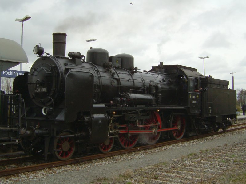 Die 638 1301 am 06.04.2008 in Pocking mit einem Sonderzug.  