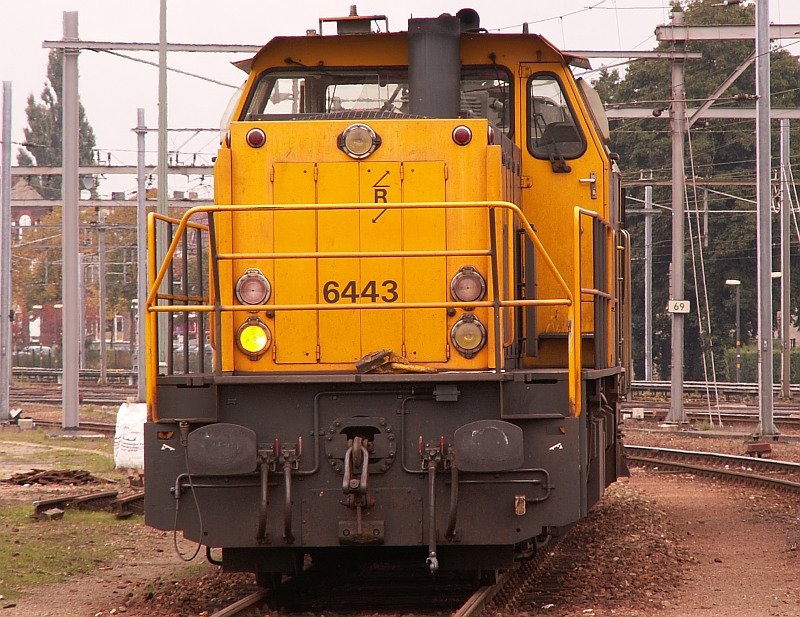 Die  6443  rangiert im Venloer Bahnhof. Das Foto ist entstand am 05.10.2007