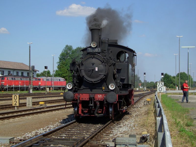 Die 70 083 am 21.06.2008 bei einer Rangierfahrt in Mhldorf.  