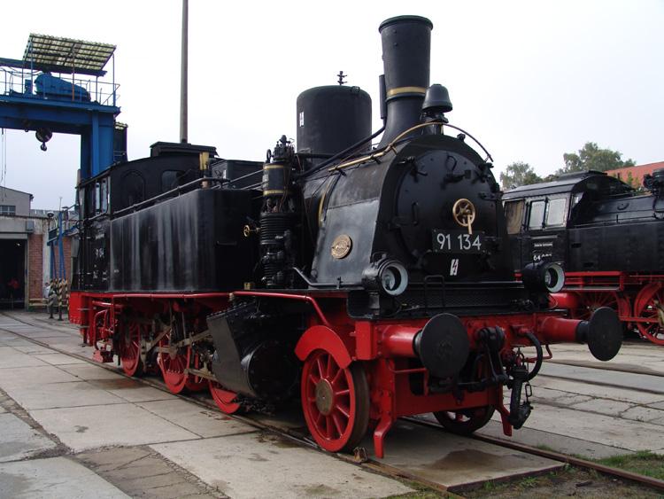 Die 91 134 auf dem Gelnde des BW Schwerin zur Fahrzeugschau am 02.10.05