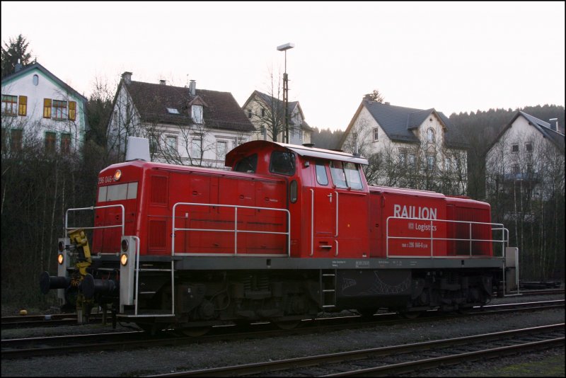 Die 9180 3 296 046-6 D-DB steht in Brgge (Westf). Aufgenommen am Abend des 07.02.2008.