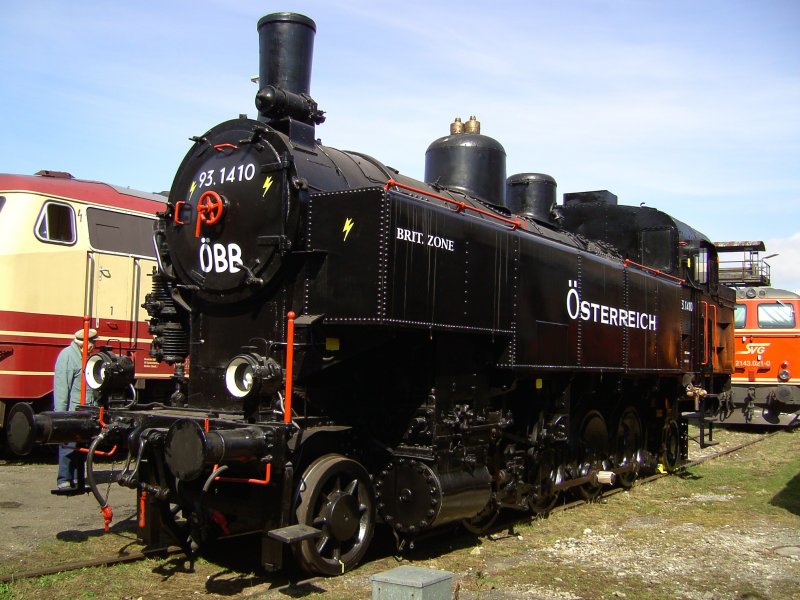 Die 93 1410 am 24.03.2008 beim Diesellok Fest im Bahnpark Augsburg. 