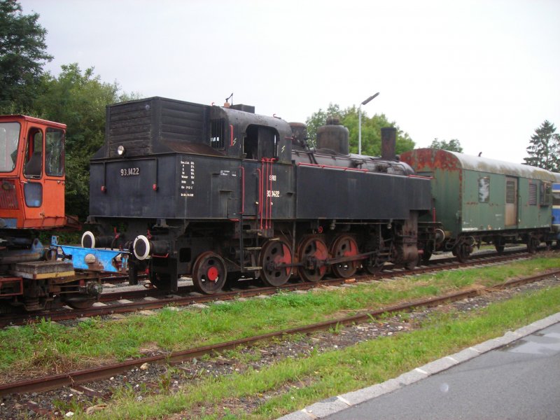 Die 93.1422, hier auf der Tenderseite zu sehen, im Bahnhof Gropetersdorf.