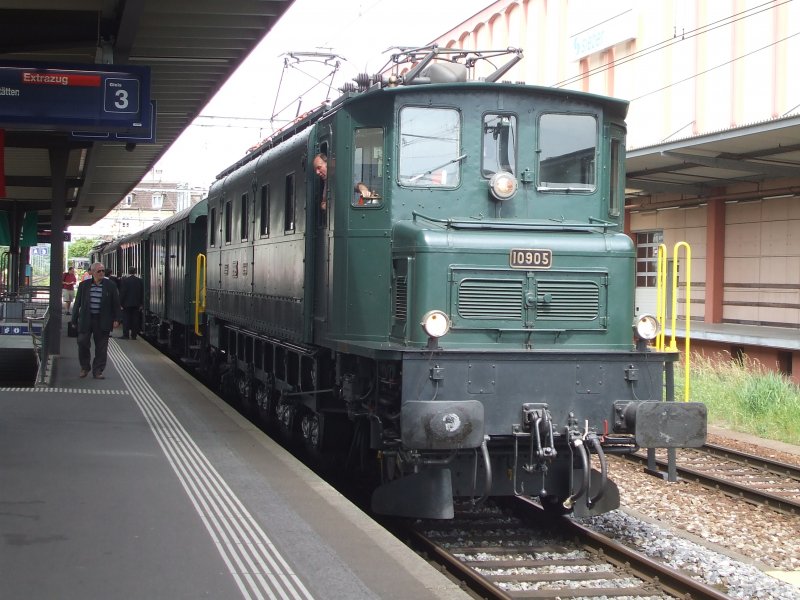 Die Ae 4/7 10905 steht am 25.5.2008 anlsslich des Rheintaljubilums abfahrbereit im Bahnhof St. Margrethen.