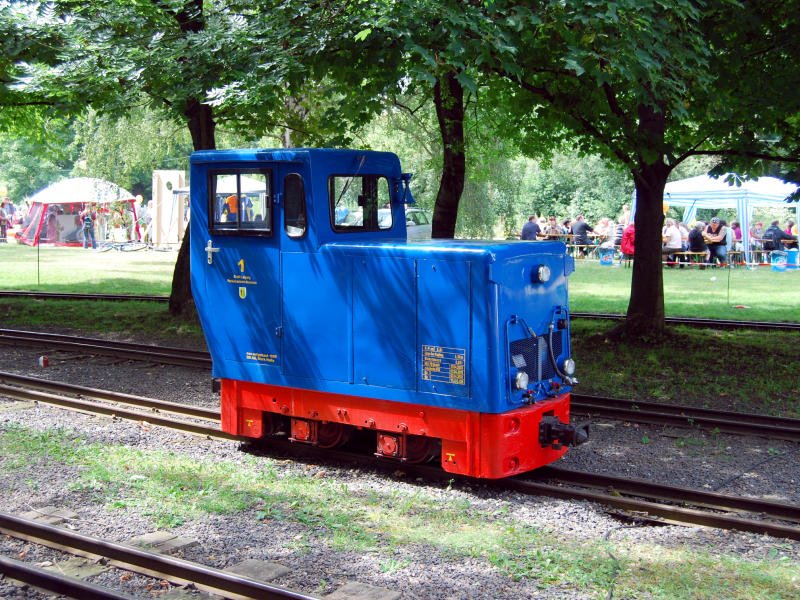 Die Akkulok der Parkeisenbahn Auensee in Leipzig wurde 1995 auf dem Fahrgestell einer Feldbahnlok aufgebaut, 28.06.08