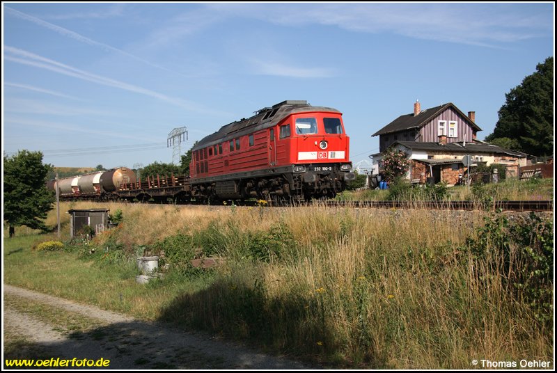 Die altbelftete 232 190 war am Morgen des 01.07.08 bei Limbach im Vogtland schon von weitem zu hren, denn der 51736 den sie nach Leipzig-Engelsdorf zu ziehen hatte, war an diesem Tag eine richtig  lange Leine .