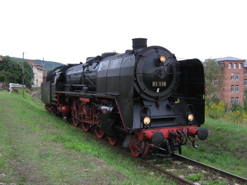 Die alte Dame 01 118 rollt langsam aus dem BW Meiningen zurck in den Bahnhof Meiningen um ihren SZ nach Wrzburg zu bernehmen. Tag der offenen Tr im BW Meiningen 06.09.2008.