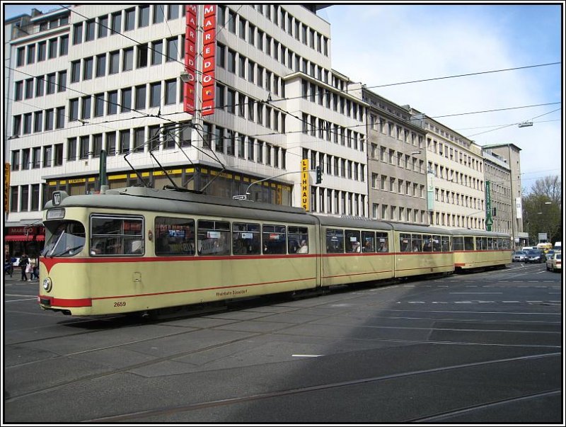 Die alte GT8-Tram 2659 ist am 01.04.2008 mit seinem Beiwagen auf der Linie 707 unterwegs und hat gerade die Haltestelle Jacobistrae in Richtung Hauptbahnhof verlassen.