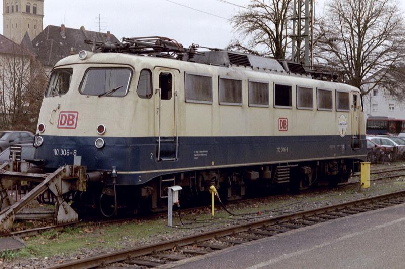Die alte Lok Br 110 in Singen.