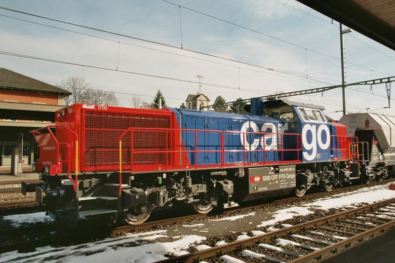 Die Am 843 051-4 der SBB Cargo ist in Lenzburg deponiert. Sie fhrt tglich von Lenzburg nach Wohlen und manchmal auch weiter. Momentan ist sie aber noch nicht ganz ttig. Es mssen zuerst alle Lokfhrer auf dieser Lok ausgebildet werden.