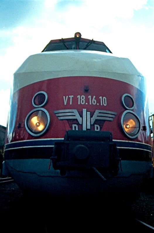 Die Antwort auf den VT 11.5 - der VT 18.16 der fr�heren DDR, hier im Freigel�nde zur Jubileumsveranstaltung in N�rnberg 1999