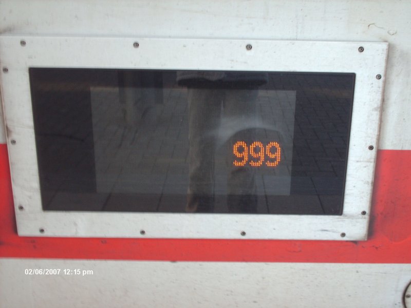Die Anzeigetafel fr den IC 2455  Pommersche Bucht . Also ich habe noch nie ein Wagen mit der Nummer 999 gesehen.