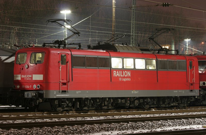 Die aufgebgelte 151 024-7 bernachtete am 03.01.2009 in Aachen West