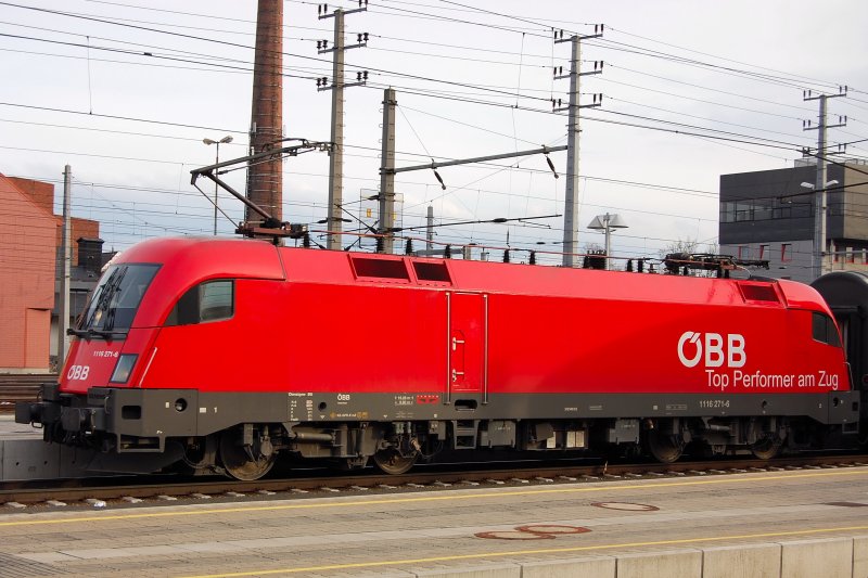 Die Aufschrift des Taurus spricht fr sich: 1116 271-6... der  Top Performer am Zug ...