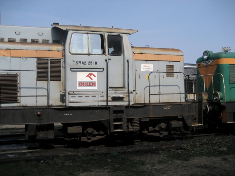 Die Aufschrifte auf der Lokomotive.